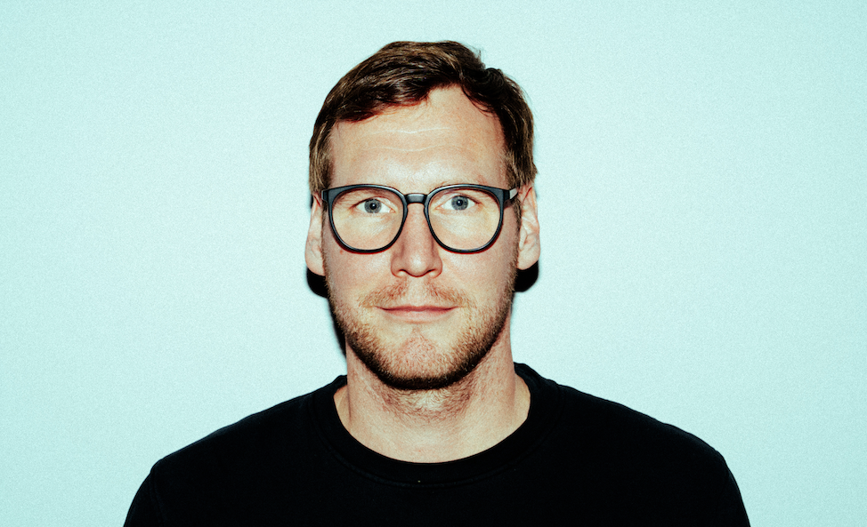 Oliver Schories Reimagines KARMACODA’s ‘Deja Vu’ with a Mesmerising Remix