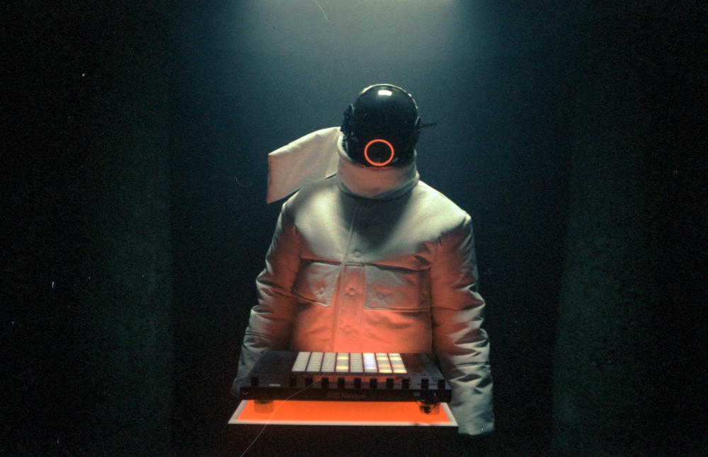 MÖM Returns With Atmospheric New Track ‘Tierra’