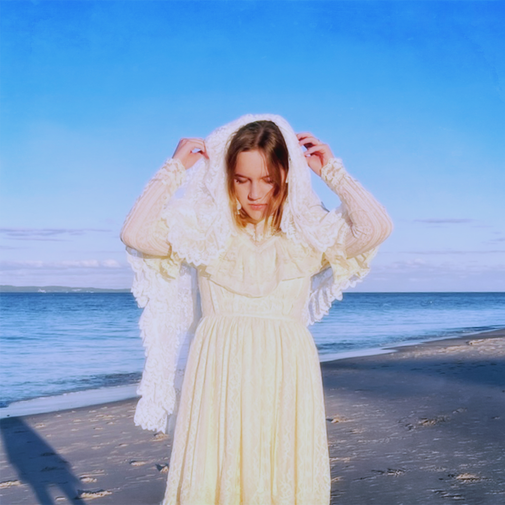 17-Year-Old Amélie Farren Brings Ethereal Debut Album  ‘Airheaded’ to Europe with Headline Dates