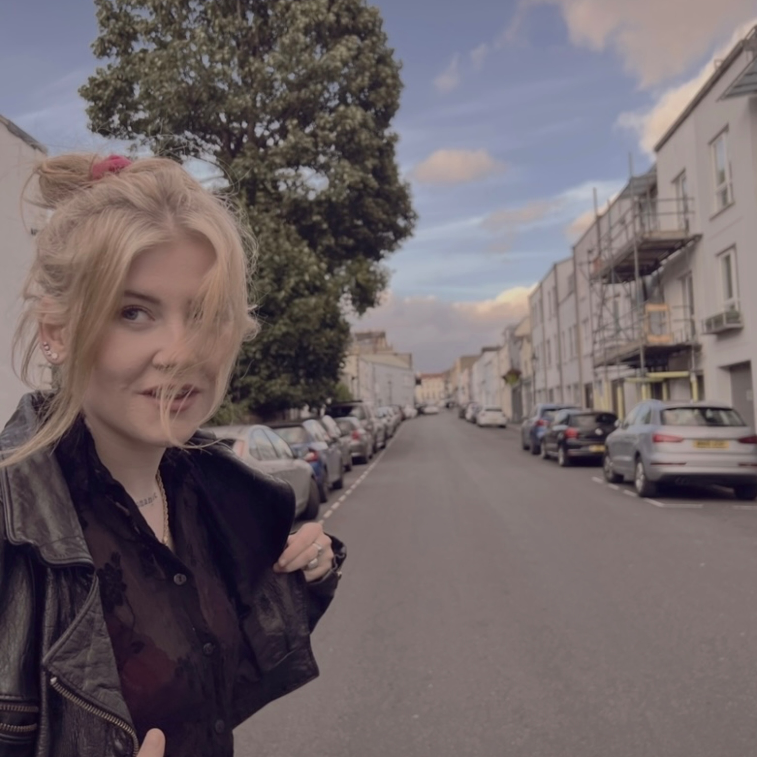 Exclusive: Iris King Premieres ‘Somewhere In The Middle’, The Second Single from Her Forthcoming EP