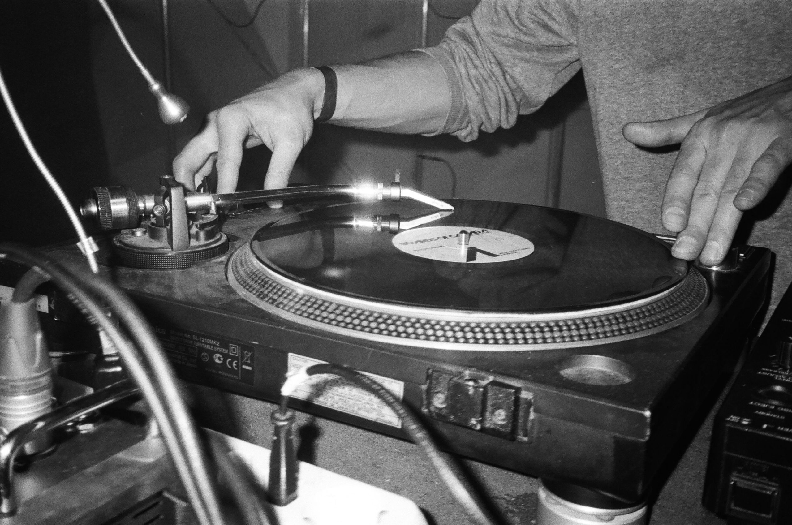 Why Vinyl-Only DJ Sets Are Making a Comeback